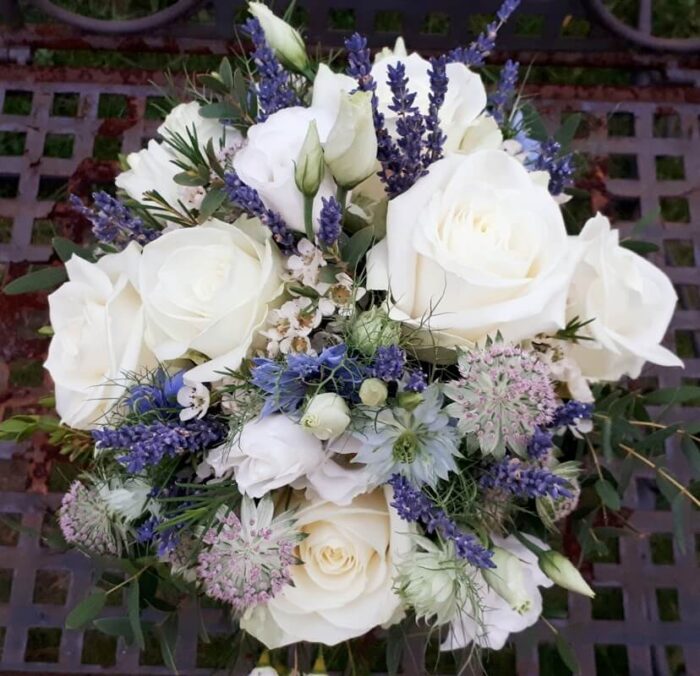 Le Tri Fleuri - Galerie photo - Bouquets de mariée et boutonnières